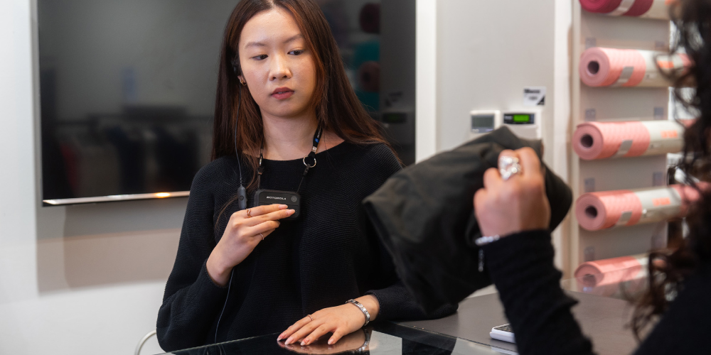 Motorola V200 in Retail Shopping Use Case