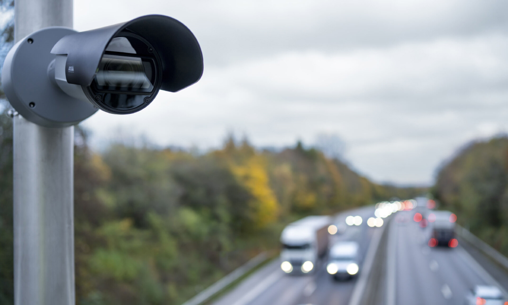 AXIS Q1700-LE Over Highway