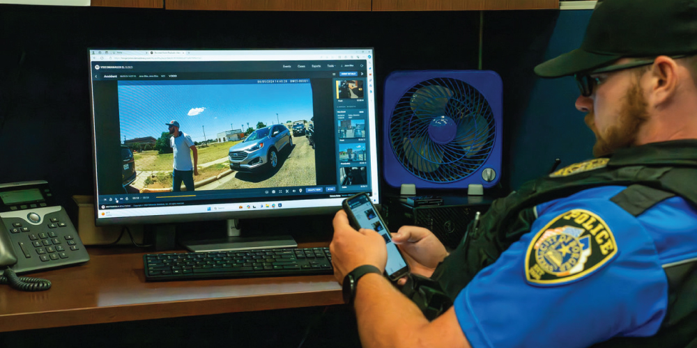 Police Officer Using VideoManager EL Desktop and Mobile Applications